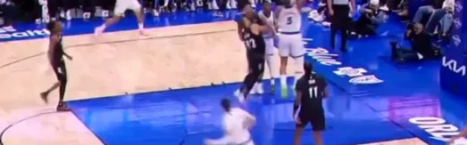 kaiyun-班凯罗快攻反击强硬上篮打进，个人首节5投4中砍下9分