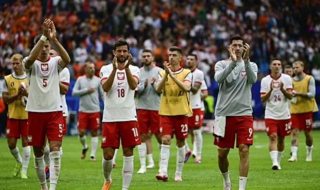 开云-xG跟荷兰打了个平，无莱万波兰迈出昂首出局第一步