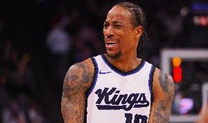 开云体育官网-输出火力稳健！德罗赞24投12中空砍31分8助攻