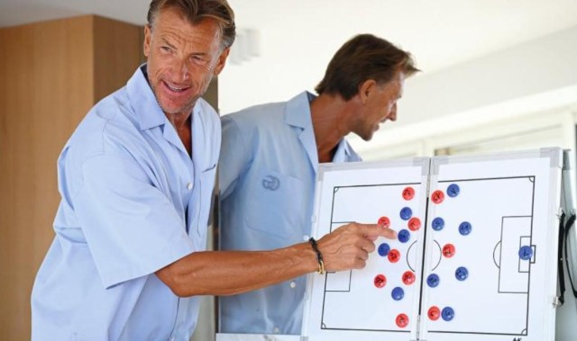 开云体育官网-沙特主帅回顾胜阿根廷：我告诉球员们，来这不是和梅西自拍的